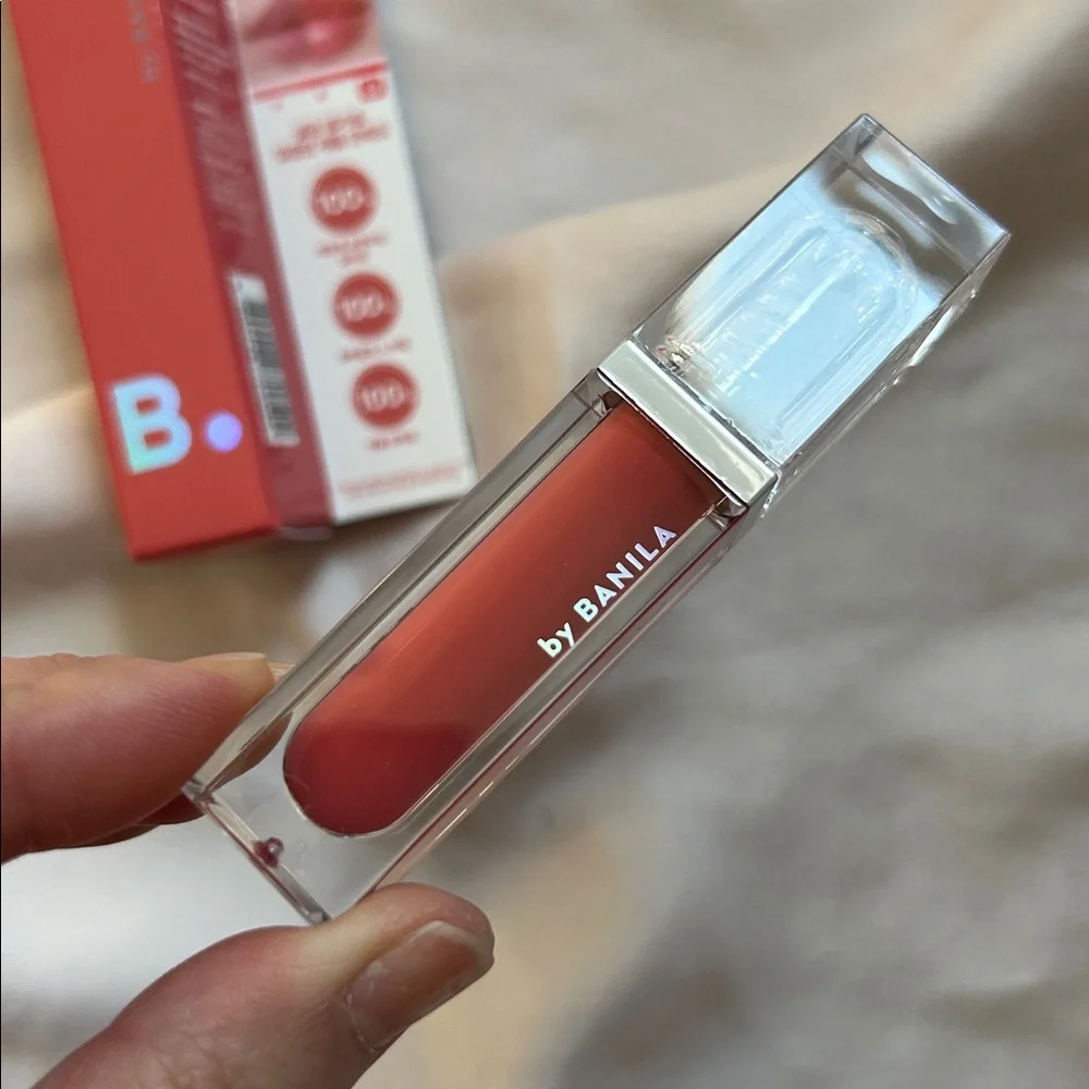 B by Banila lip plumper in Maxi peach